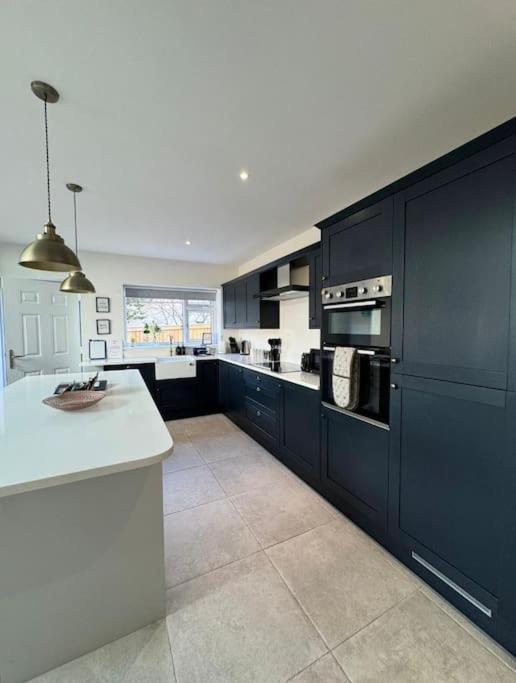 Stylish Apartment Near The Centre Of Harrogate Eksteriør billede