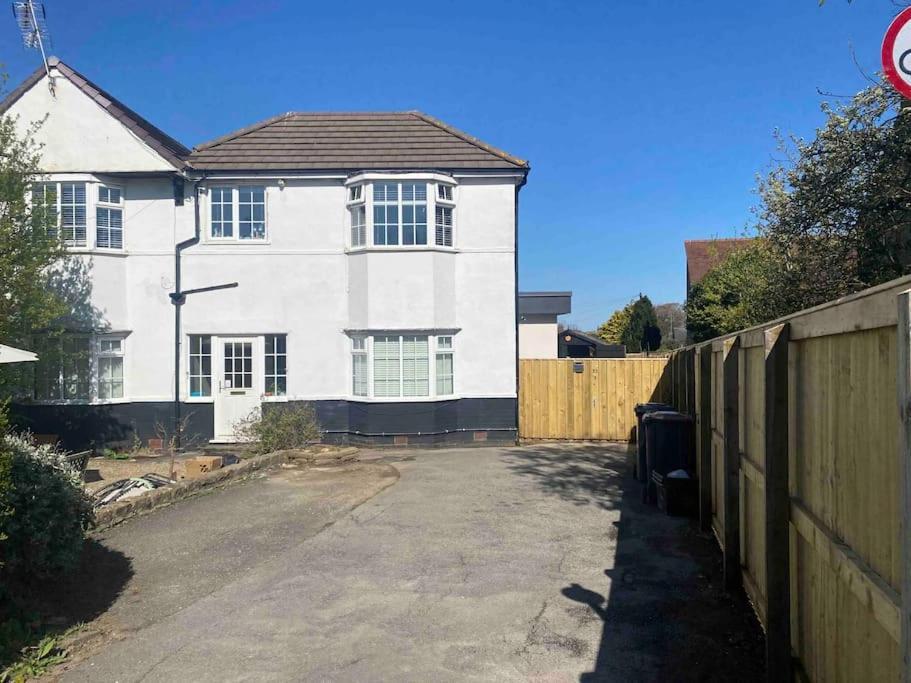 Stylish Apartment Near The Centre Of Harrogate Eksteriør billede