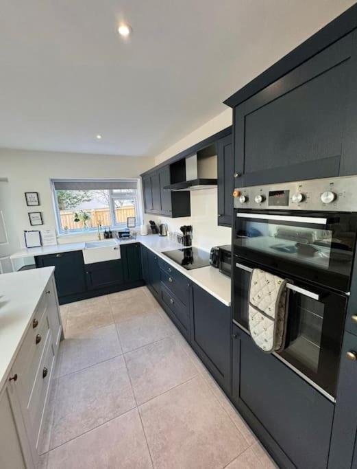 Stylish Apartment Near The Centre Of Harrogate Eksteriør billede