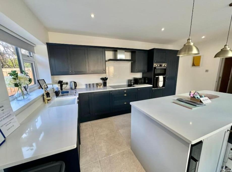 Stylish Apartment Near The Centre Of Harrogate Eksteriør billede