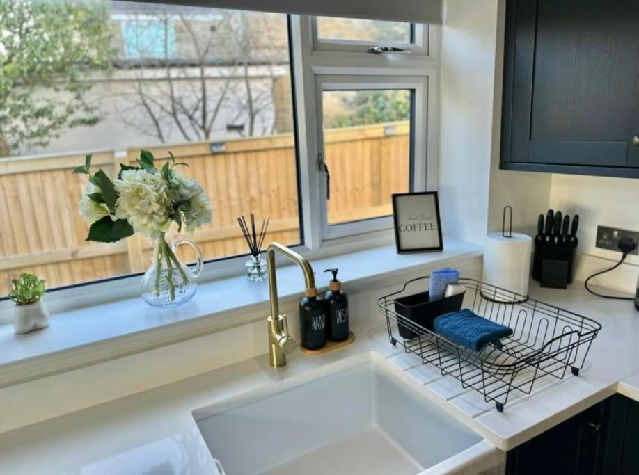 Stylish Apartment Near The Centre Of Harrogate Eksteriør billede