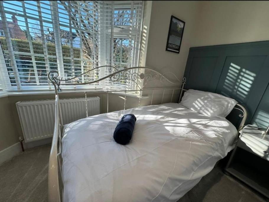 Stylish Apartment Near The Centre Of Harrogate Eksteriør billede