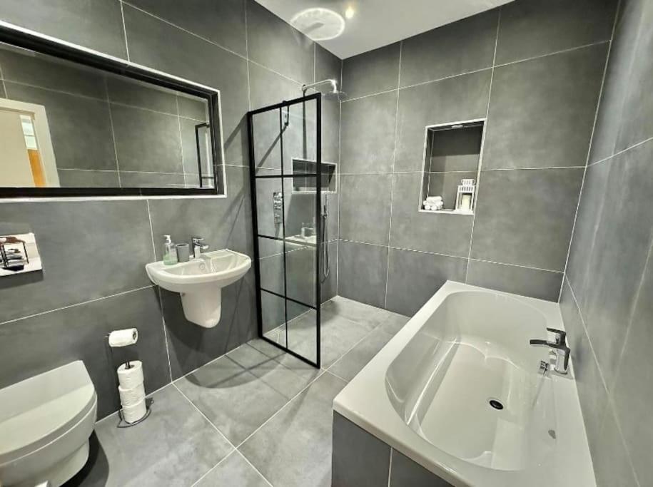 Stylish Apartment Near The Centre Of Harrogate Eksteriør billede