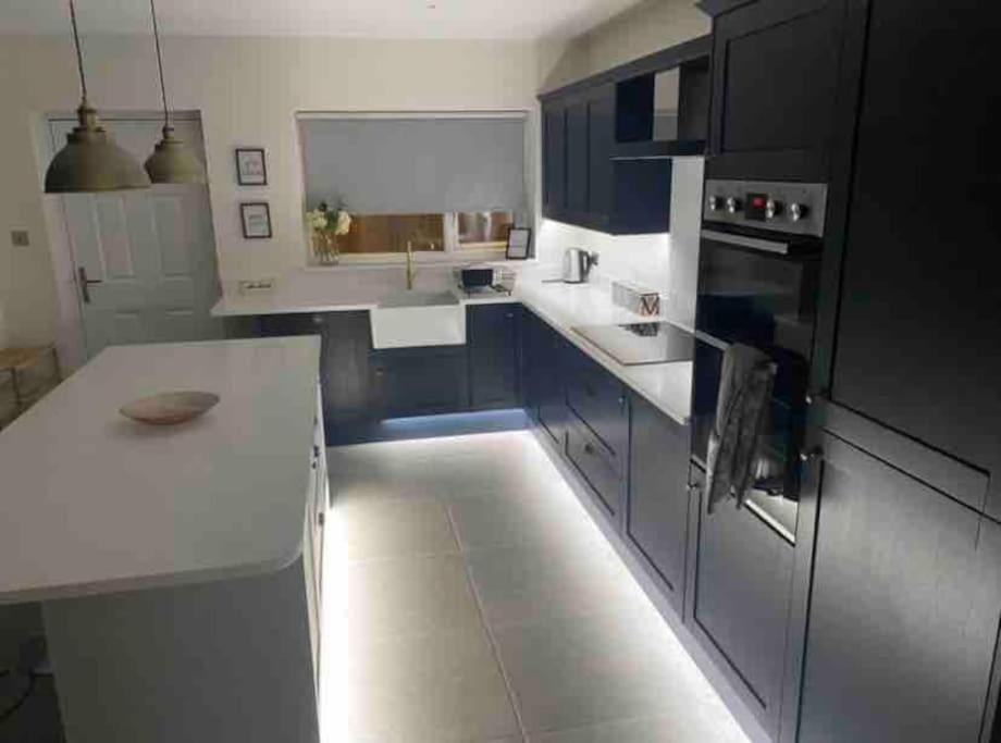 Stylish Apartment Near The Centre Of Harrogate Eksteriør billede