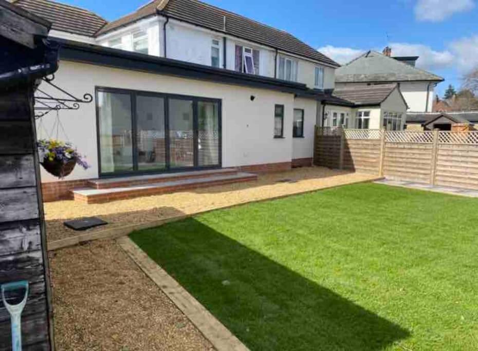 Stylish Apartment Near The Centre Of Harrogate Eksteriør billede